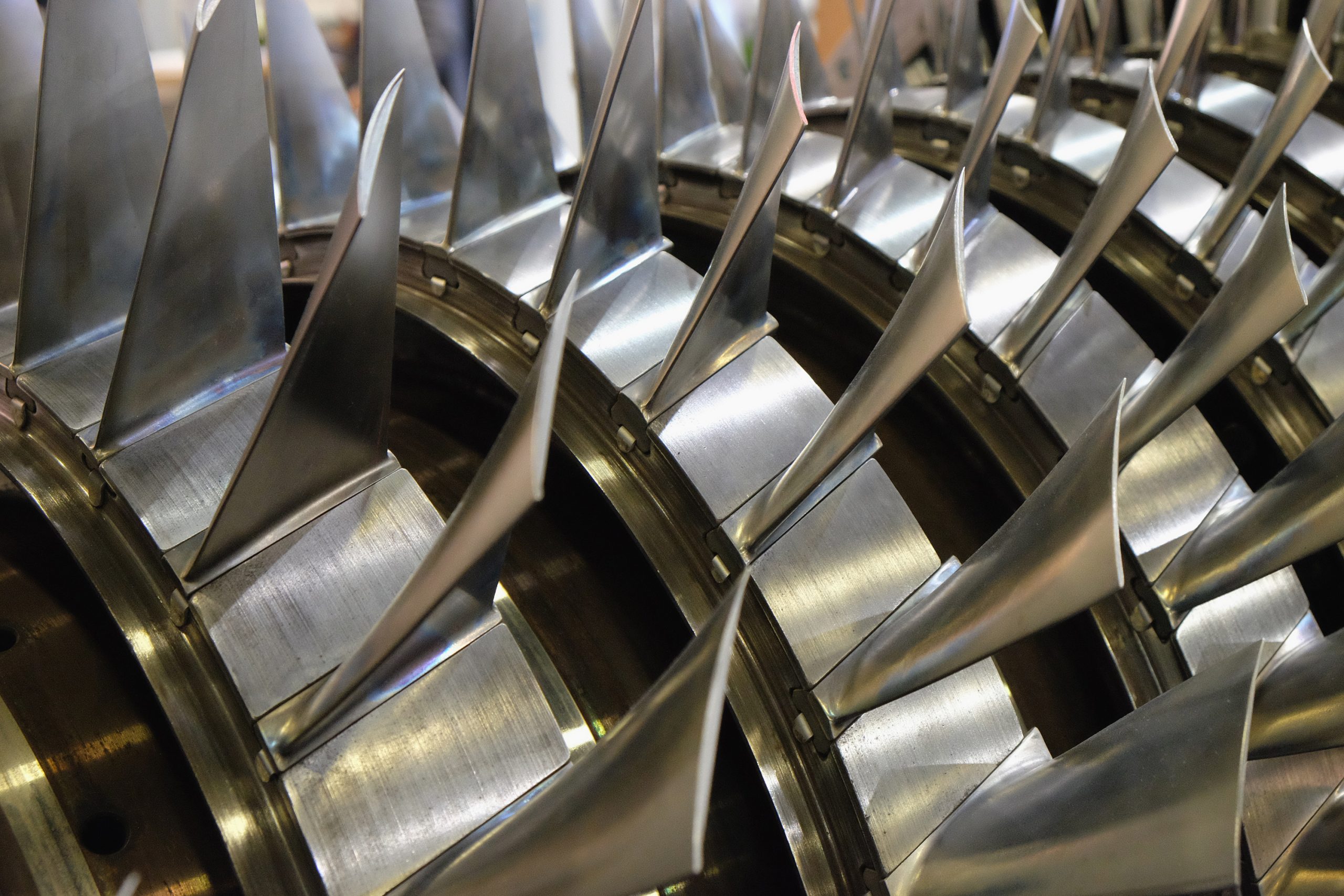 blades of the gas turbine AdobeStock 123618843 scaled